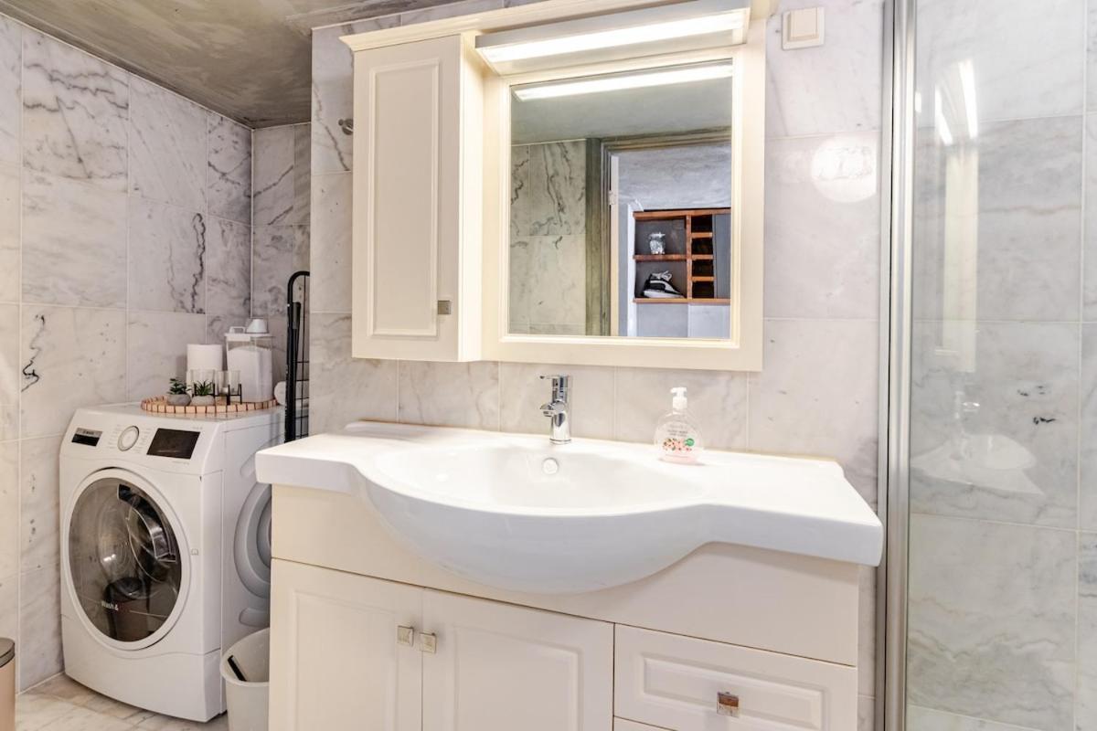 Leilighet Cozy - New Kitchen - Center By The Royal Palace